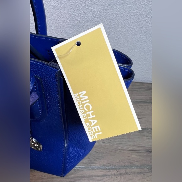 Michael Kors “MAE” NWT Women’s Sapphire Leather SM Messenger Bag with dust bag - Picture 7 of 7